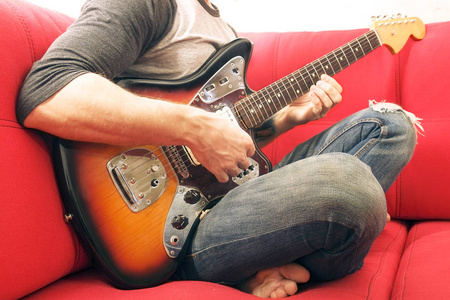 冒牌货 视频主图