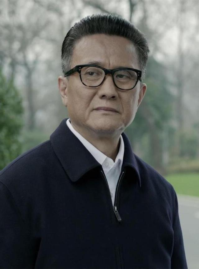 伊娜：初生之犊 推荐视频