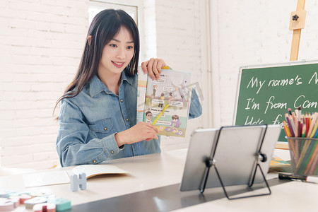 侏儒与财神 推荐视频