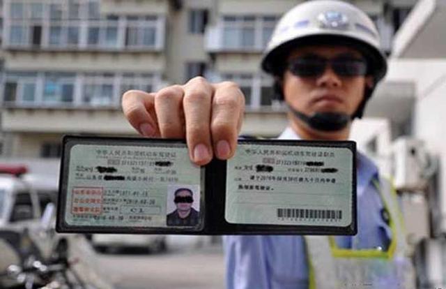 垫底辣妹 视频主图