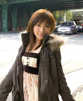 伊丽莎·施莱辛格：去掉面纱 视频主图