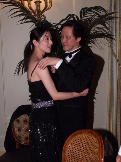 他和她的孤独情事：他 视频主图