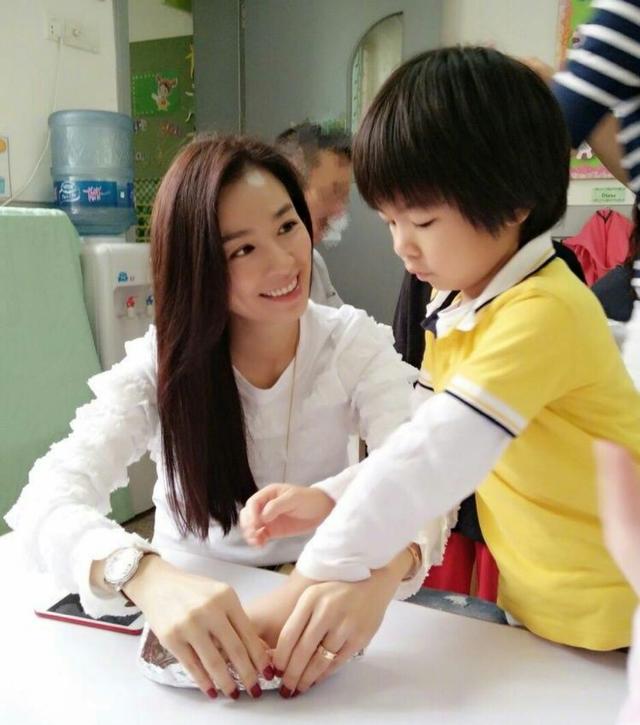 名侦探柯南：大怪兽哥美拉VS假面超人 推荐视频