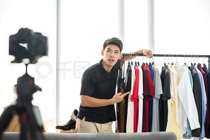 伊娜：初生之犊 产品图片