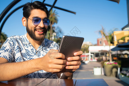 写在大地上的诗 推荐视频