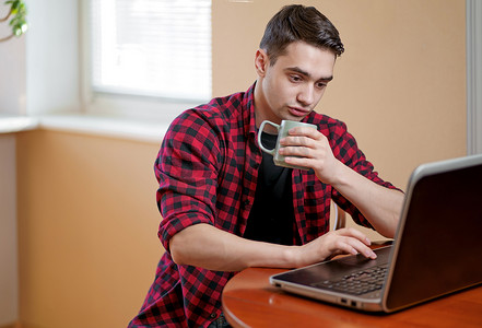 夏日友晴天（国语版） 推荐视频