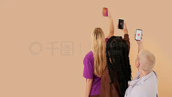 假面骑士极狐：4位王者与黑狐 推荐视频