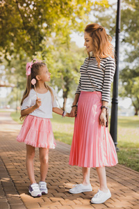 亲密旅行 视频主图