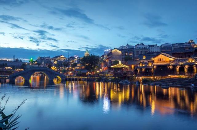 亲切的弗吉尼亚 视频主图