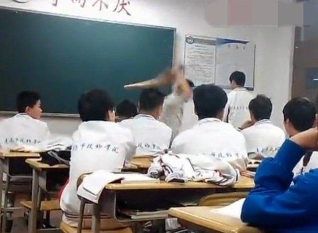 假面骑士极狐：4位王者与黑狐 推荐视频