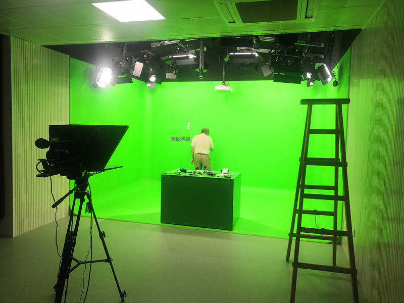 伊娜：初生之犊 推荐视频